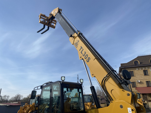 телескопический погрузчик builder tl30s (с крабовым ходом)